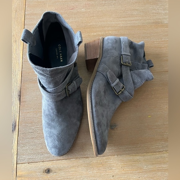 Cole Hann suede gray/grey ankle booties with buckles size 10 - Picture 5 of 8
